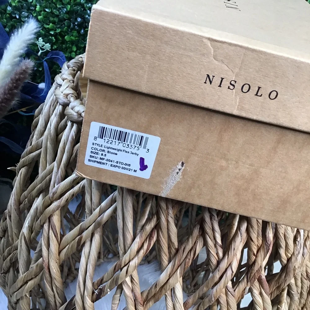 New in box nisolo Men's stone color travel derby leather  Suede Shoes‎